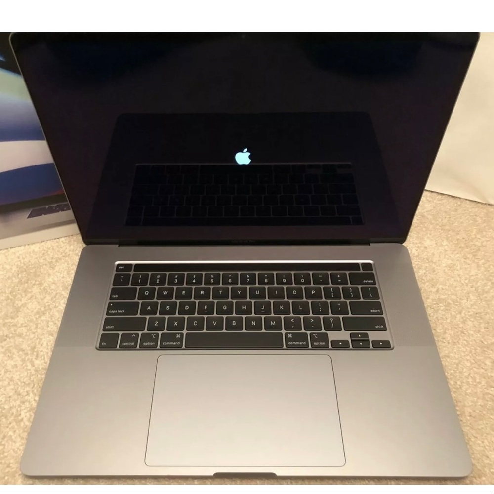 Apple MacBook Pro Mac Book 16” 2.6 GHz Intel Core i7 512GB SSD 16GB RAM Touchbar - Picture 1 of 8